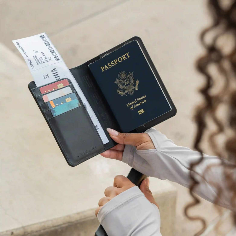 STVPCK Vegan-Leather Passport Cover with Find My Black