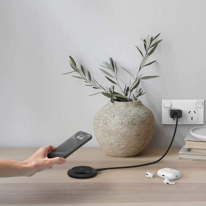 WIA009ttBK BoostCharge Magnetic Wireless Charging Pad with Qi2 15W Black